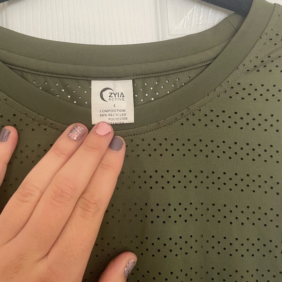 EUC ZYIA Olive chill tank RC - Picture 3 of 4